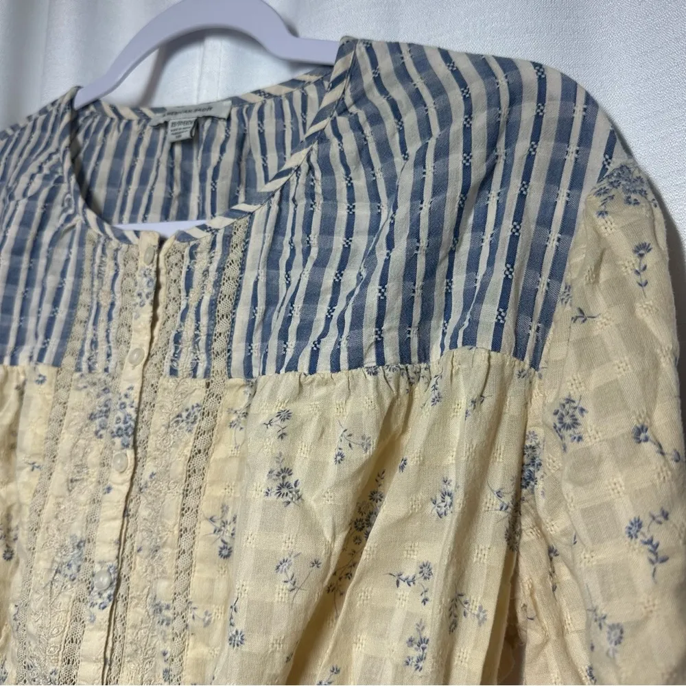 AMERICAN EAGLE Top XS Floral Button Down Peplum Top Lace Embroidery Boho Peasant - Image 2