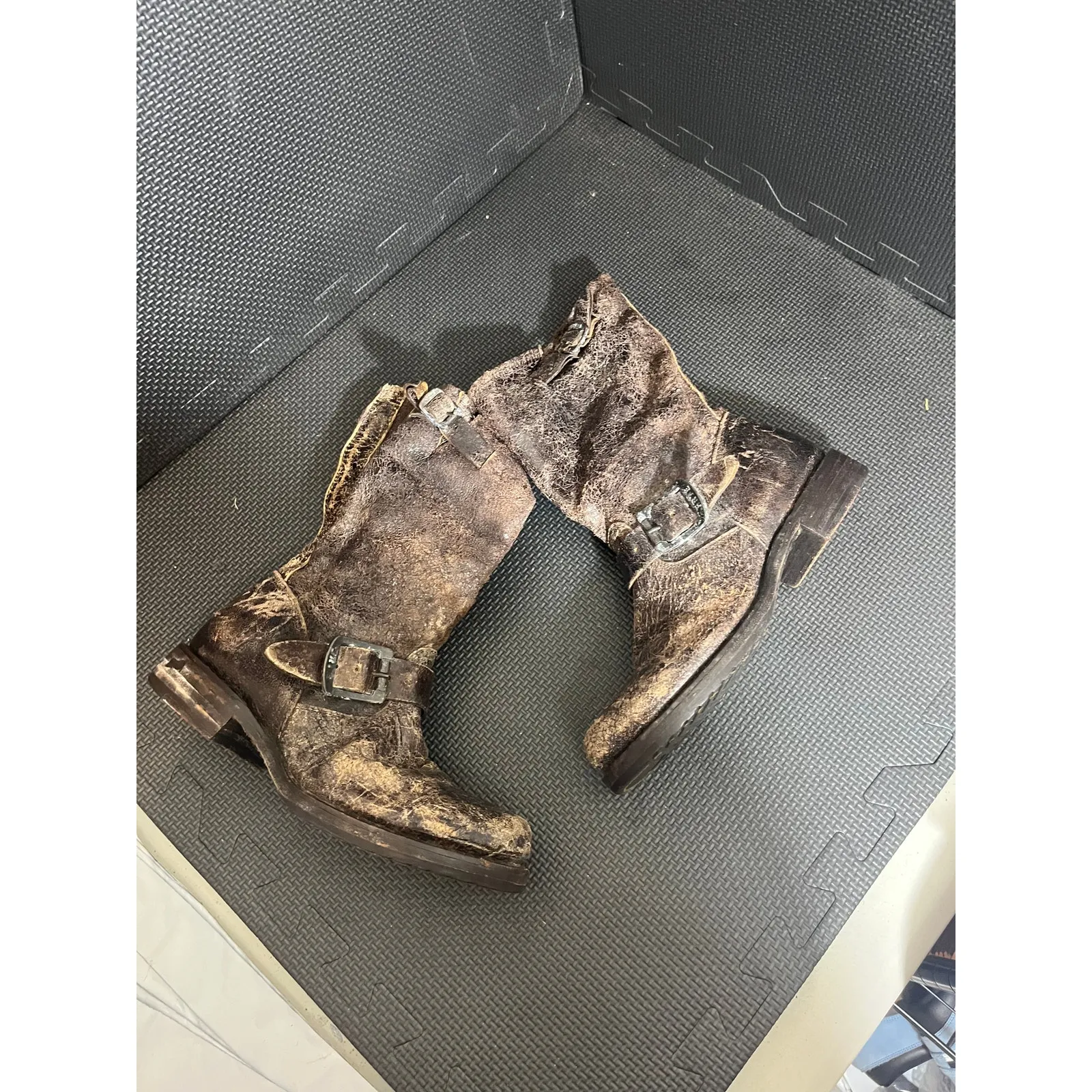 Women’s FRYE distressed Veronica‎ short boot brown leather moto shoes size 6B - Image 3