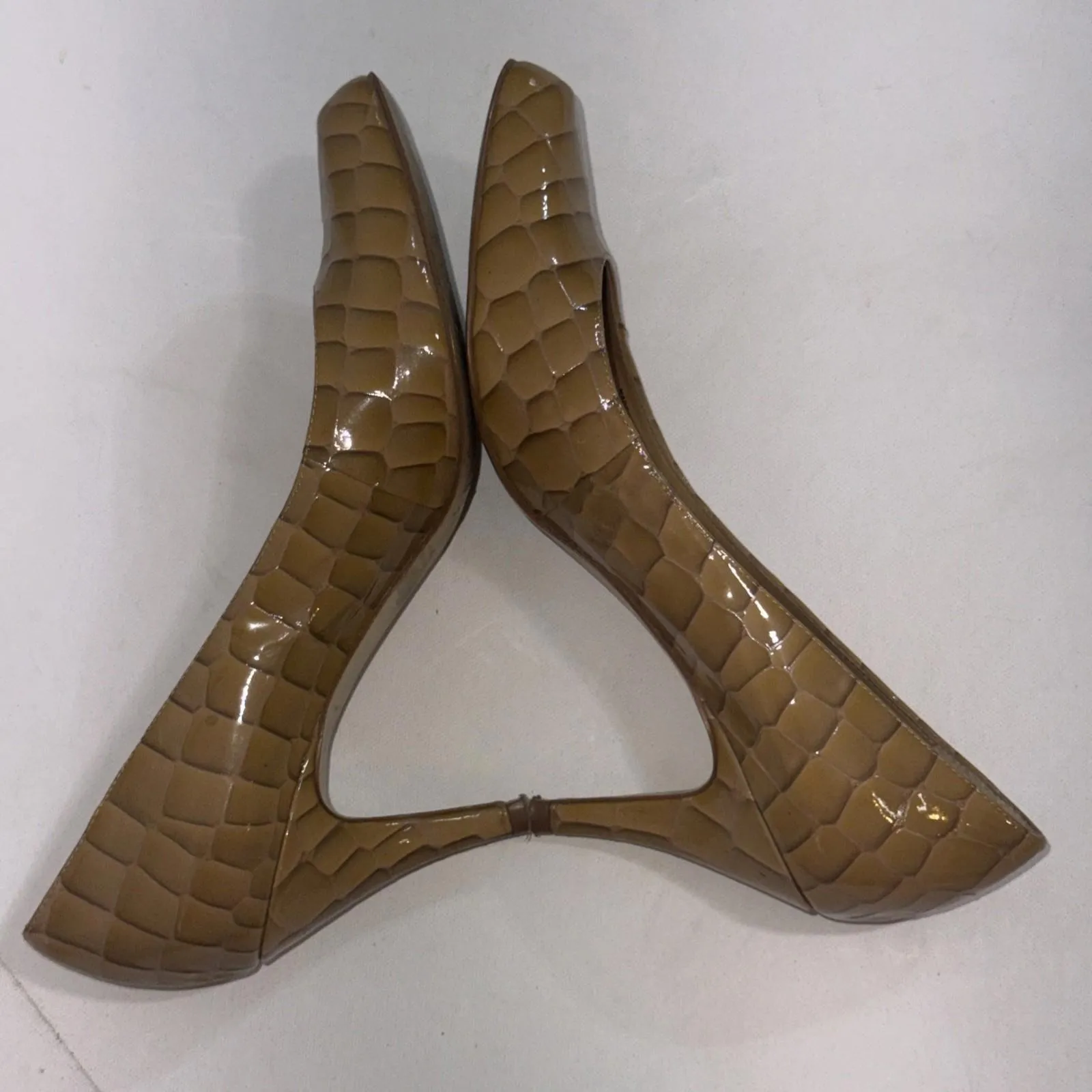 BCBG Girls Tan Old Money Timeless Classic Leather Snake Skin Pumps Heels Size 7 - Image 8