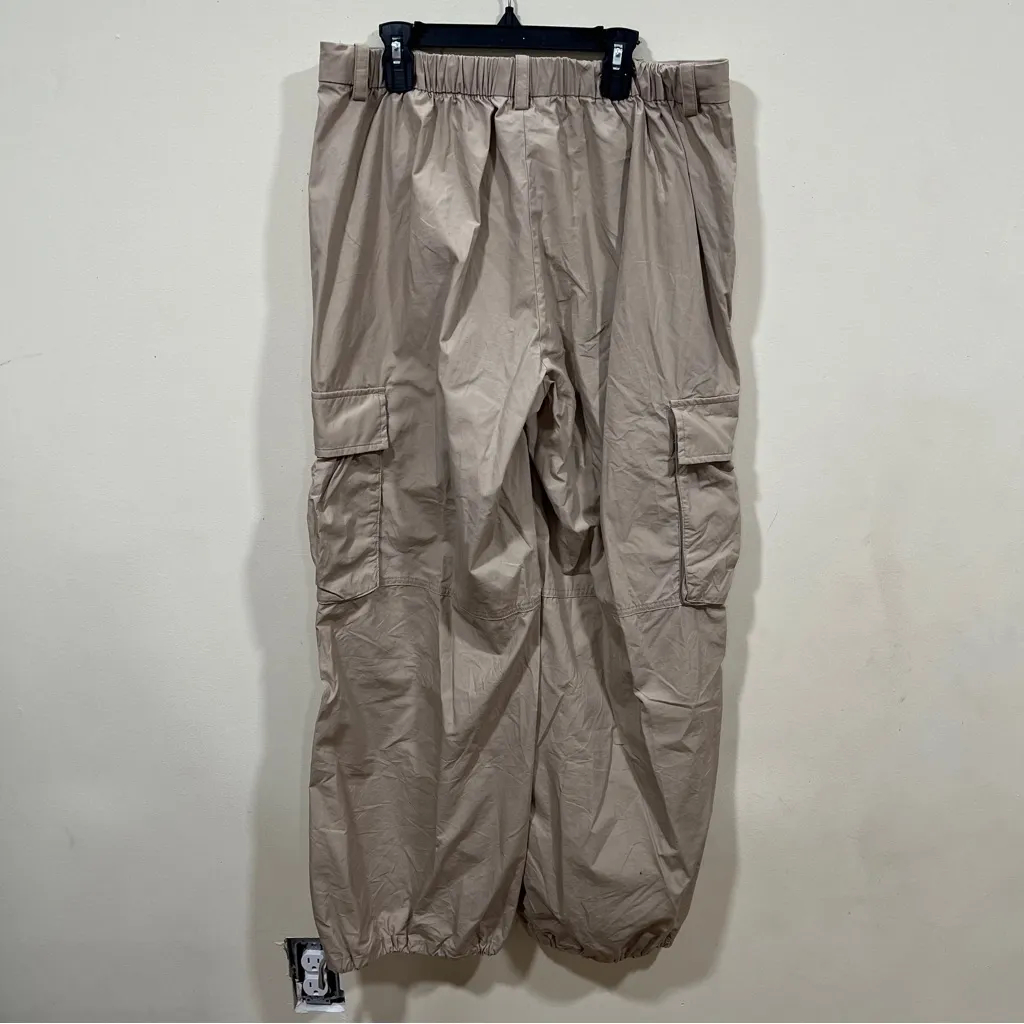EUC Banana Republic size M Cargo Pants With Knee Pleats tan women - Image 5