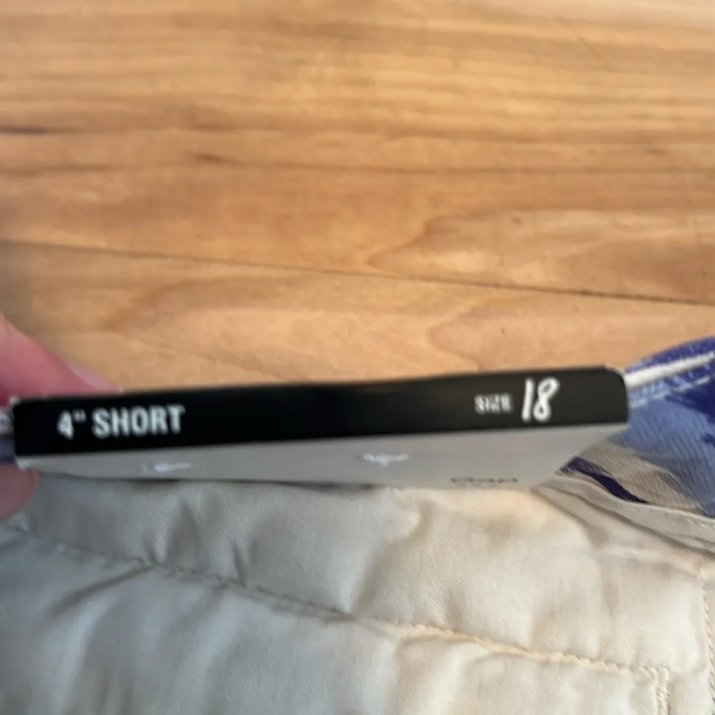 GAP Blue and White Aztec Print 4” Shorts - NWT - Image 4