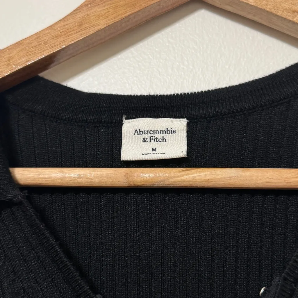 Abercrombie & Fitch Knit Ribbed Hook-and-Eye Short-Sleeve Bodysuit Size Medium - Image 3