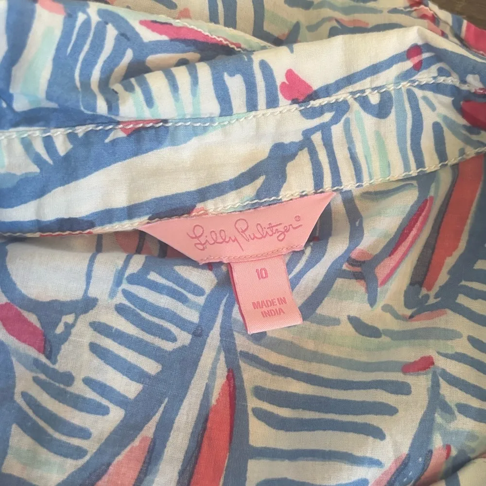 Lilly Pulitzer cruiser resort button down print shirt size 10 - Image 4