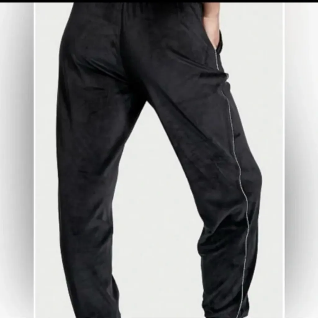 NWOT Victoria Secret Women's Black Jogger Pants - Image 3