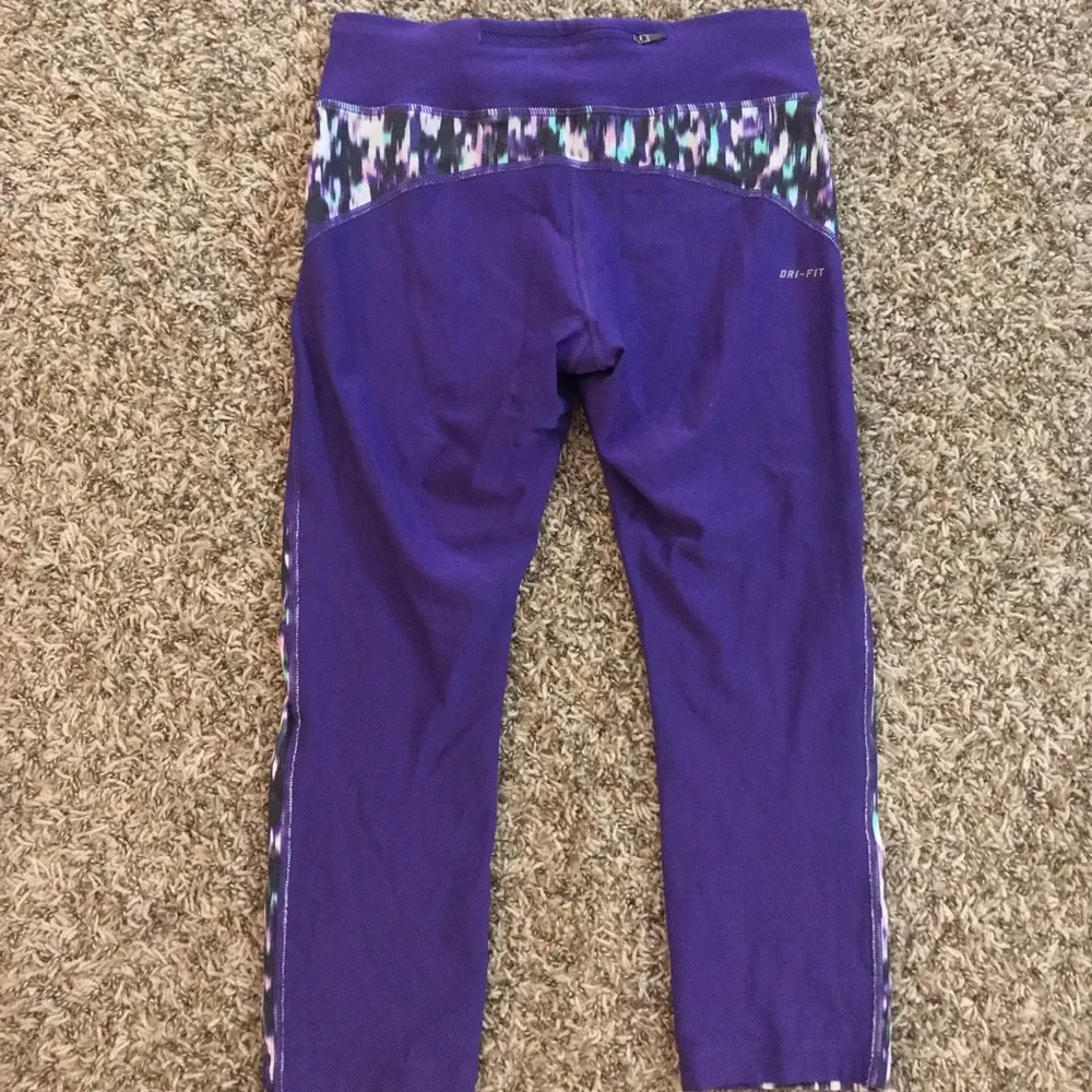 Nike dri-fit activewear capri leggings - Image 4