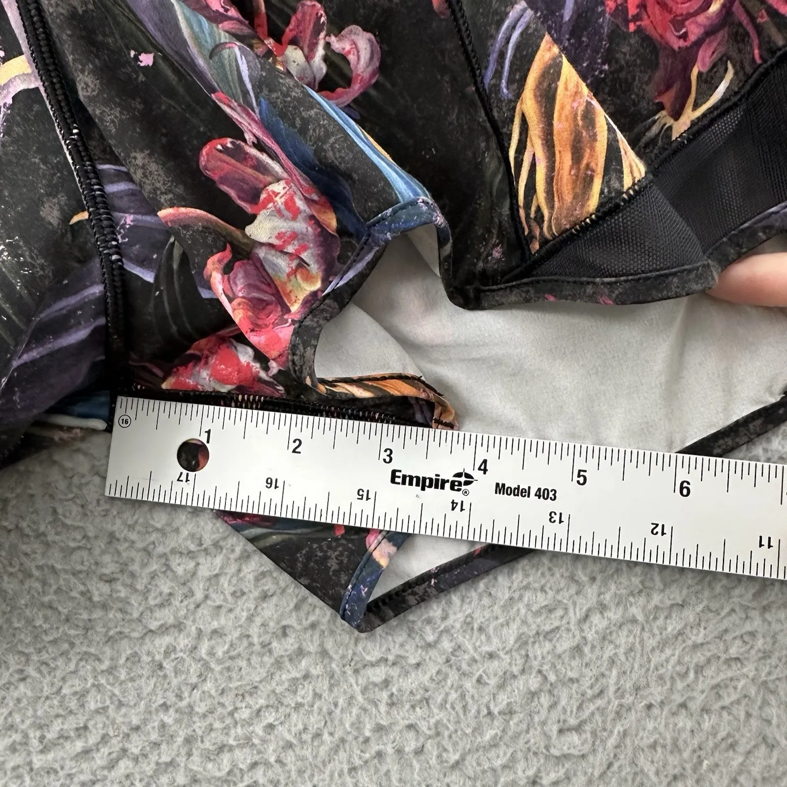 Lululemon Hotty Hot Low Rise Lined Shorts‎ 4" Veiled Floral Black Athletic W 8 - Image 10