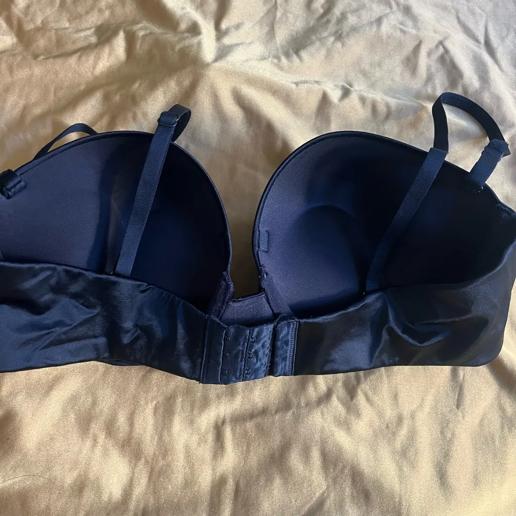 Sleek Midnight Black Women's Bra Size undefined - Image 2