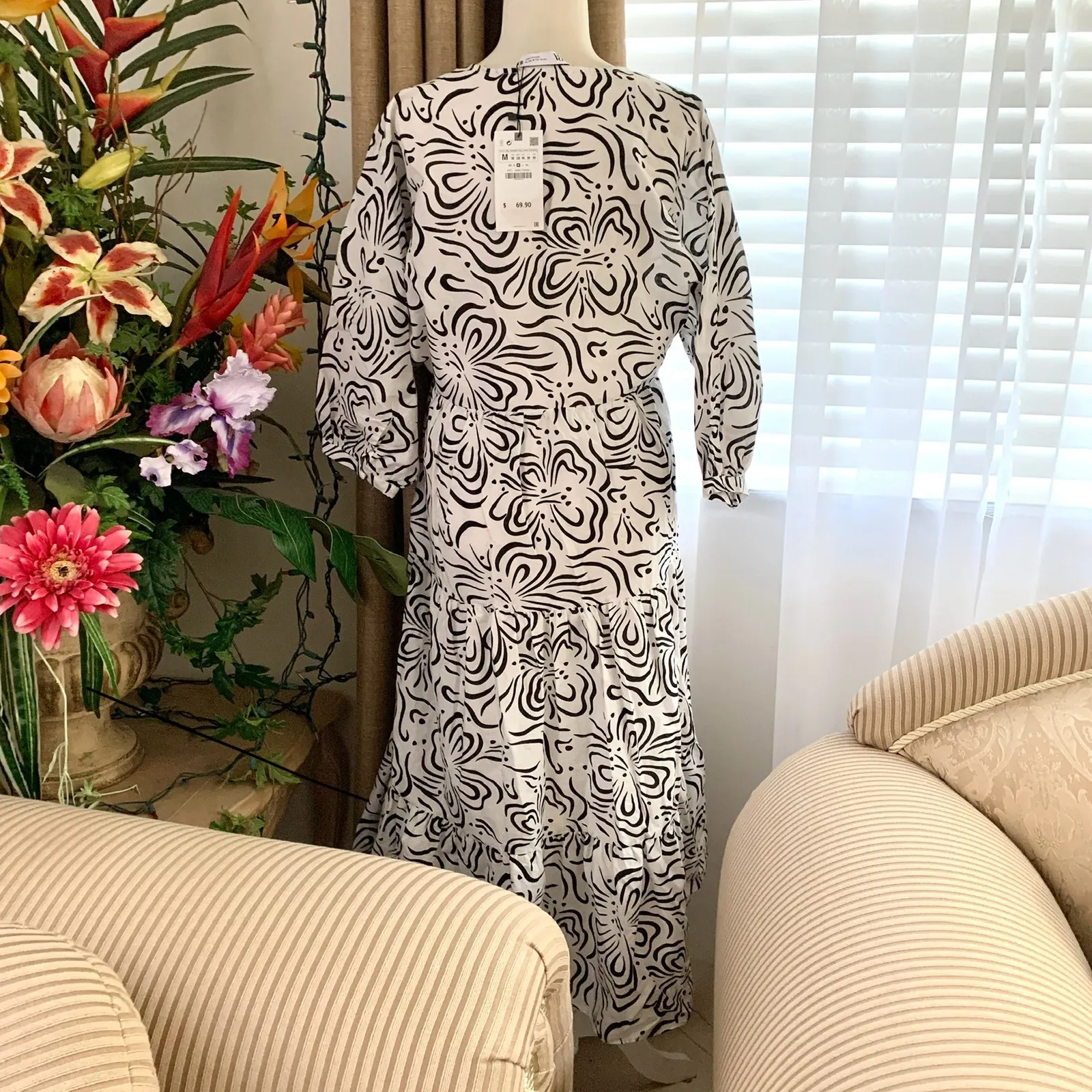 Zara V-neck Long Voluminous Abstract Printed Tiered Dress in White/Black - Image 6