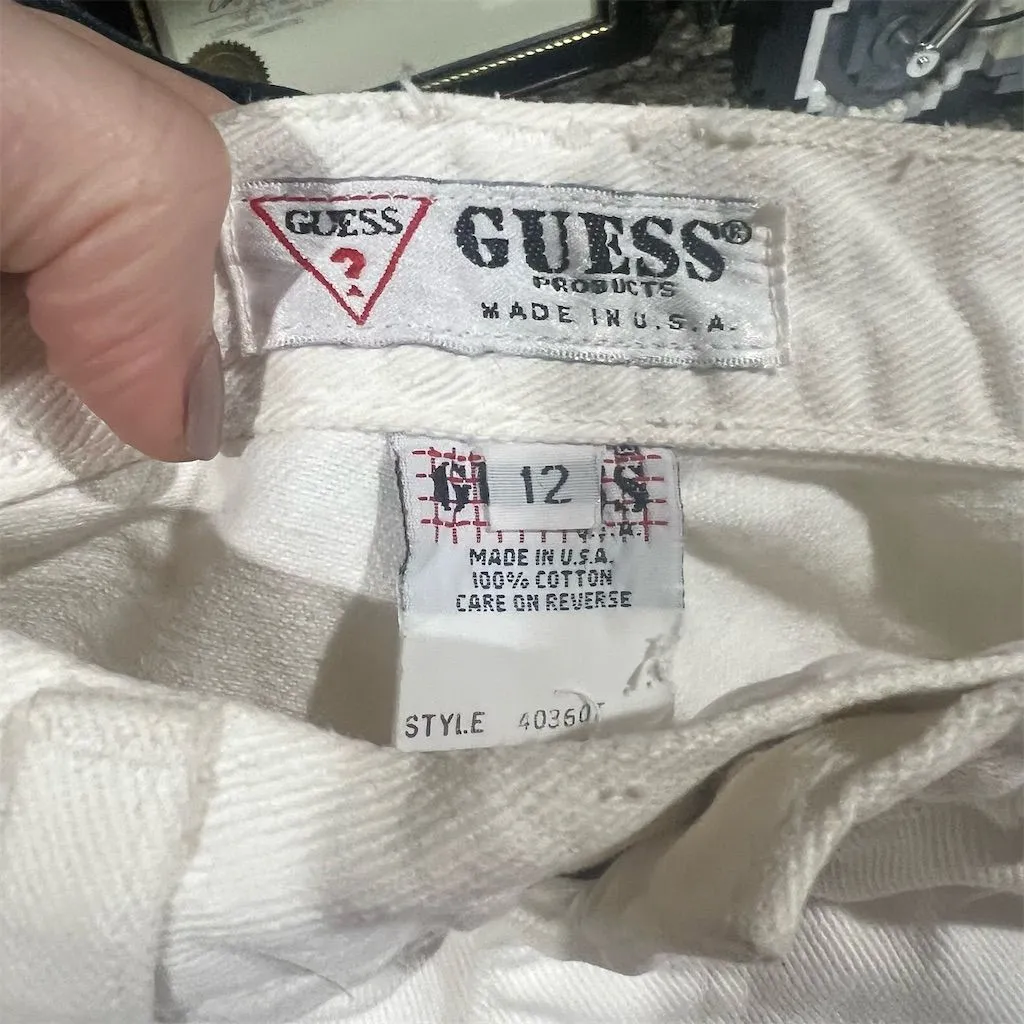 Vintage GUESS Women's White High-Waisted Cut-Off Denim Shorts Standard Size 12 - Image 9