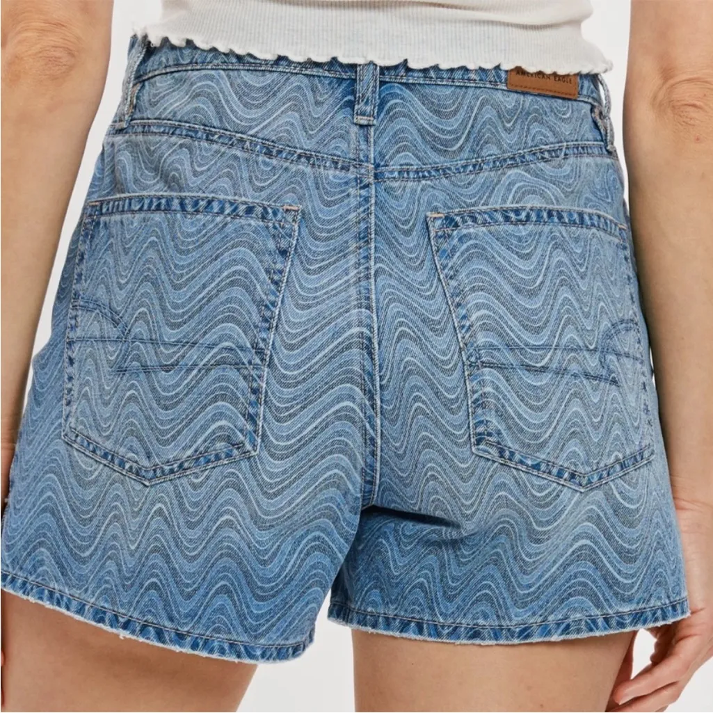 NWOT American Eagle Highest Rise 90s
Boyfriend Shorts Wave Pattern Blue Size 6 - Image 2
