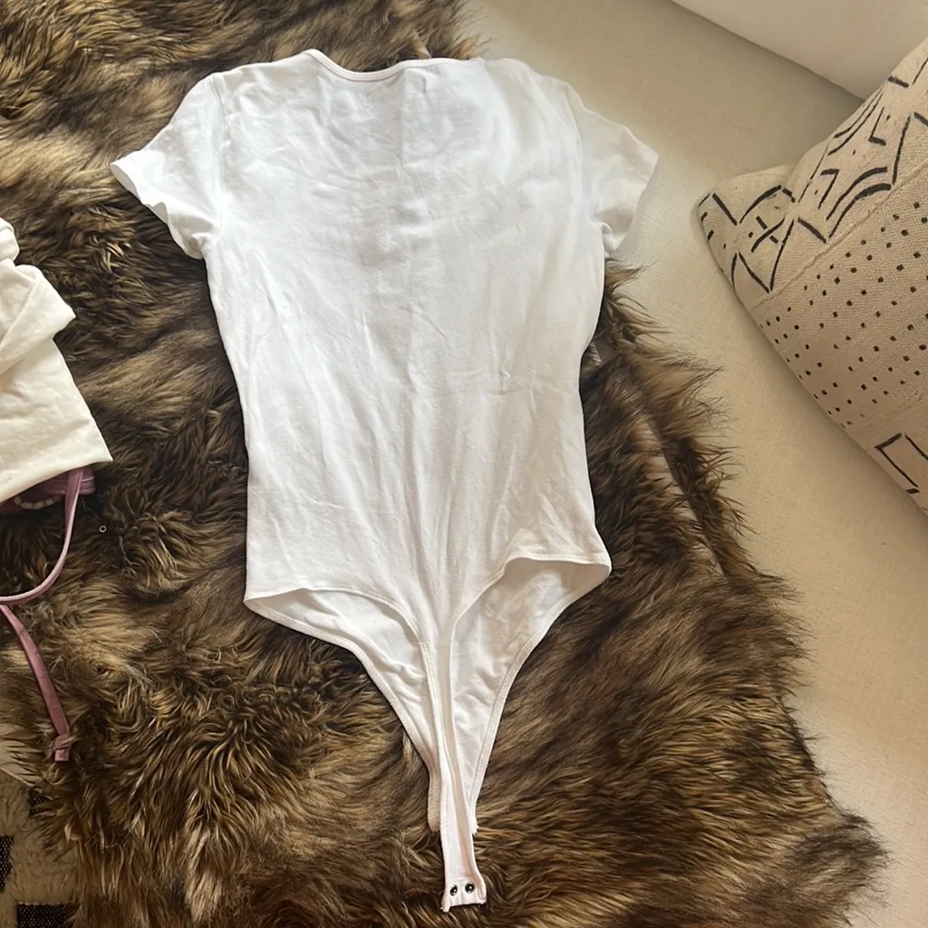 Abercrombie & Fitch size small white t-shirt thong bodysuit. Stretchy material - Image 2