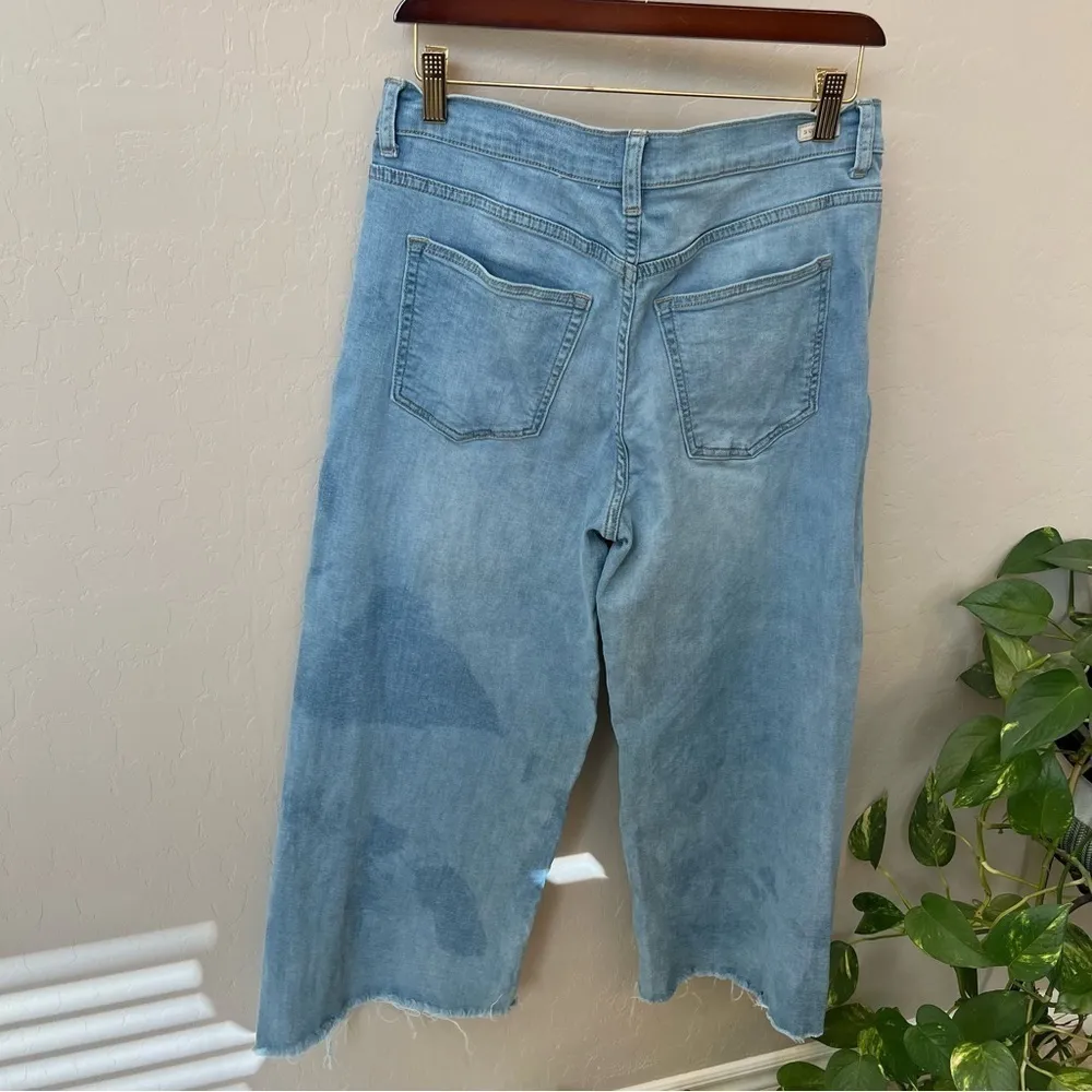 Sneak Peek wide leg Jeans,frilled hem,light wash, “tie dye project”gone wrong Blue Size 29 - Image 3