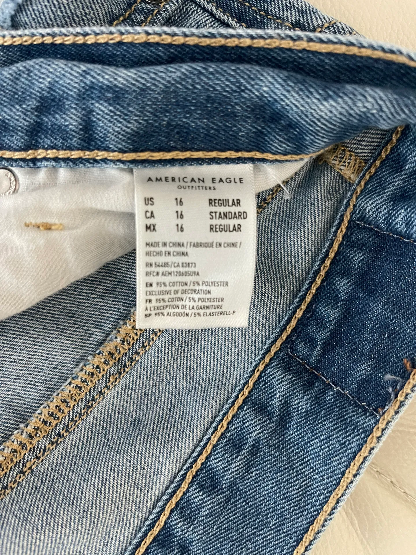 American Eagle Mom Jean - Image 4