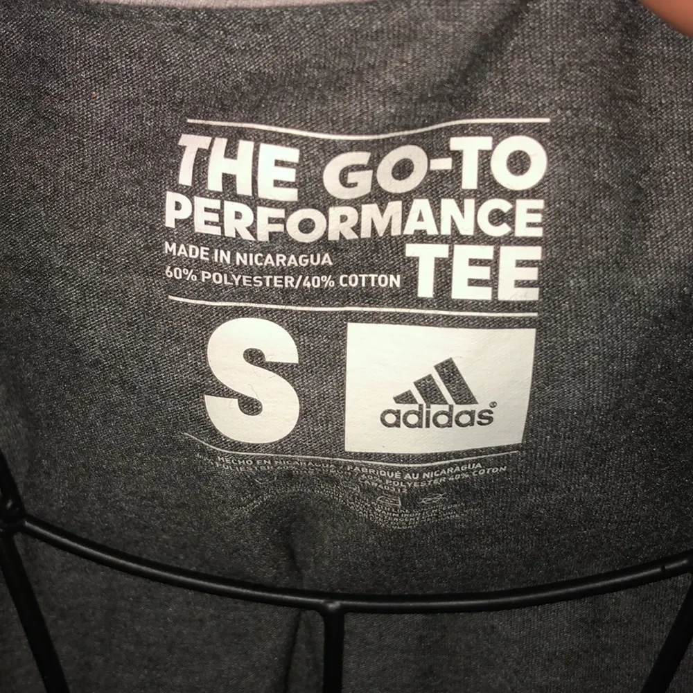 Adidas the go to performance shirt size small adidas floral shirt workout top​​​ - Image 3