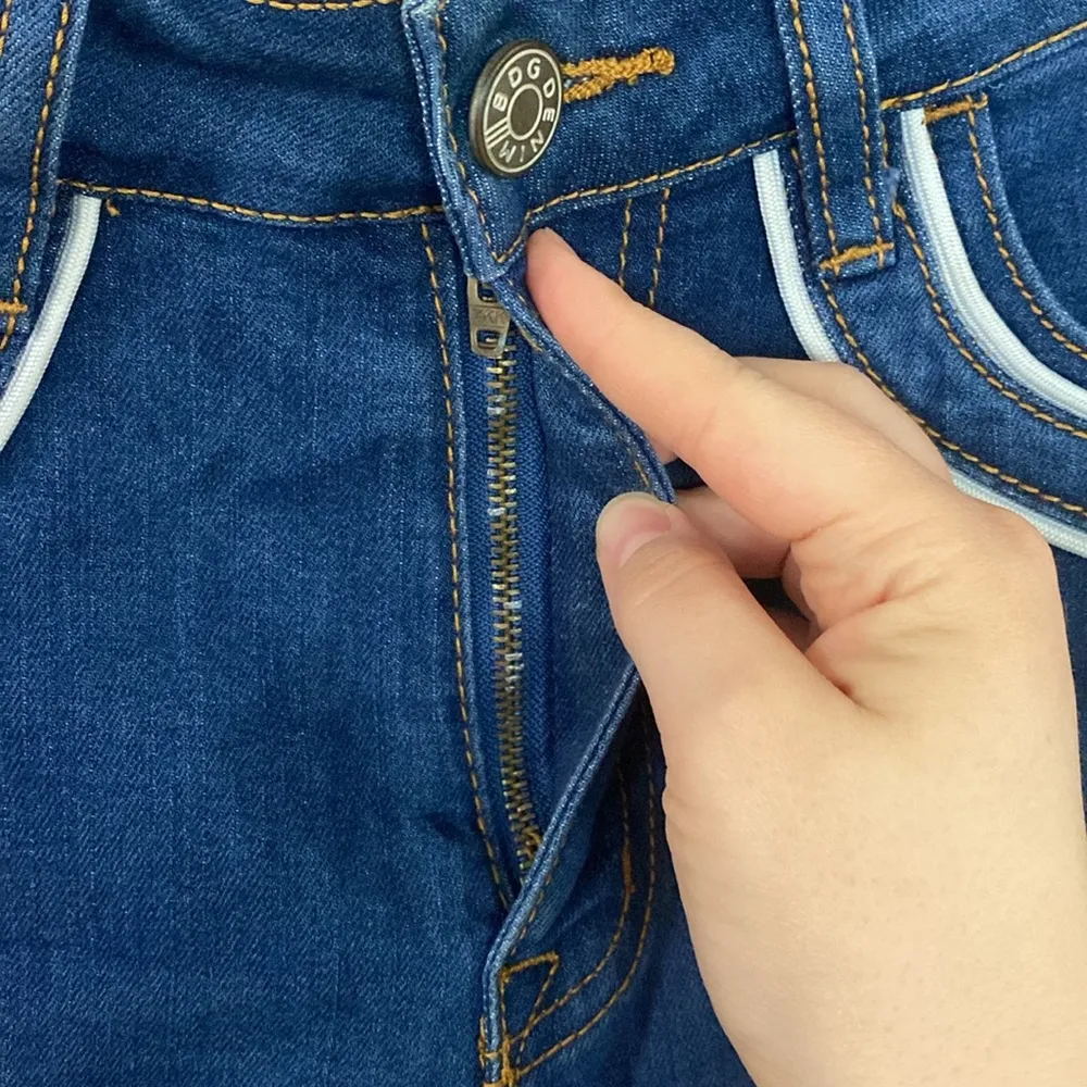 Urban Outfitters BDG Erin high rise western piped blue denim mini shorts size 27 - Image 4