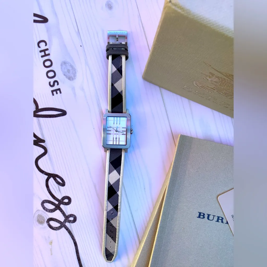 Beautiful modern ladies BURBERRY watch 🔥🔥🔥 - Image 14