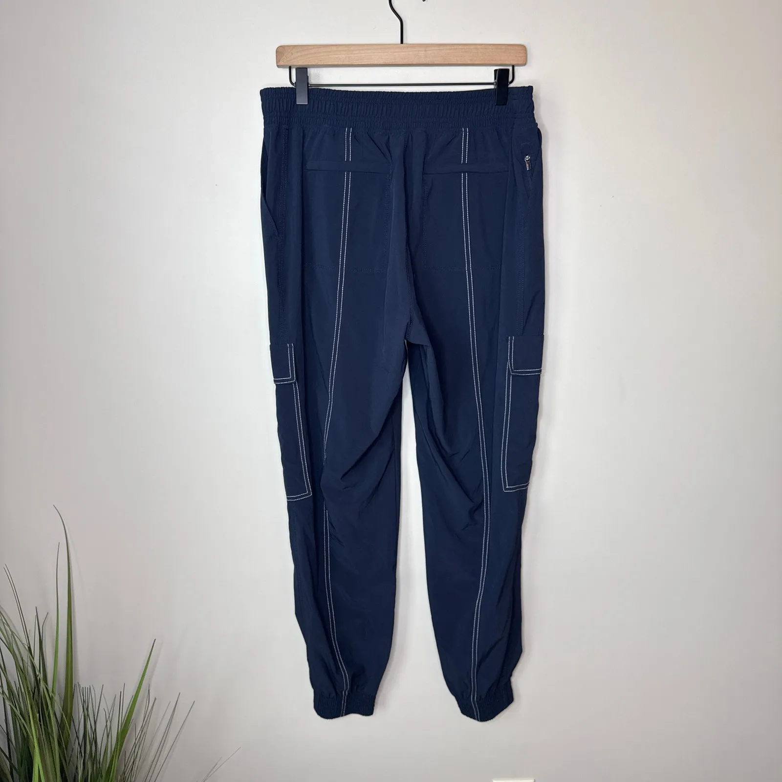 Athleta Chelsea‎ Utility Cargo Jogger Navy Size 10 Contrast Seams Zip Pockets - Image 5
