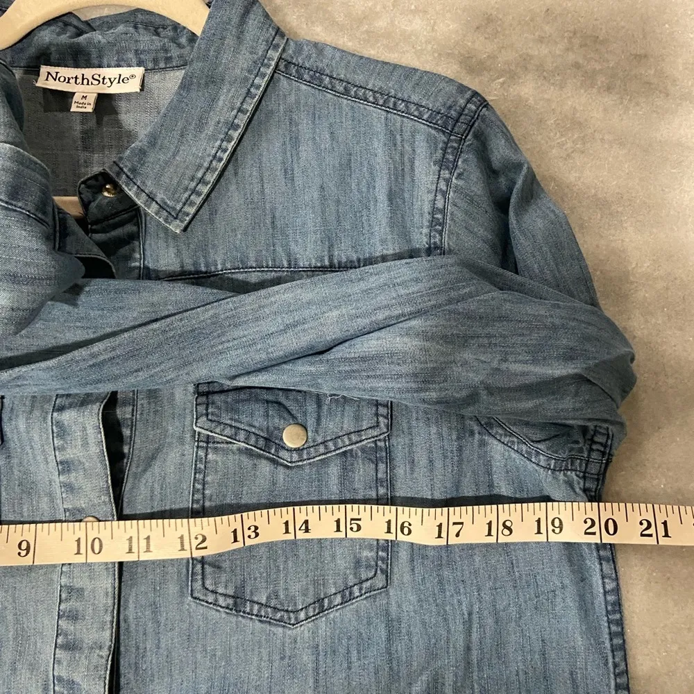 NWOT North Style Size M Blue Embroidered Floral Back Chambray Full Snap Up Shirt Size M - Image 11