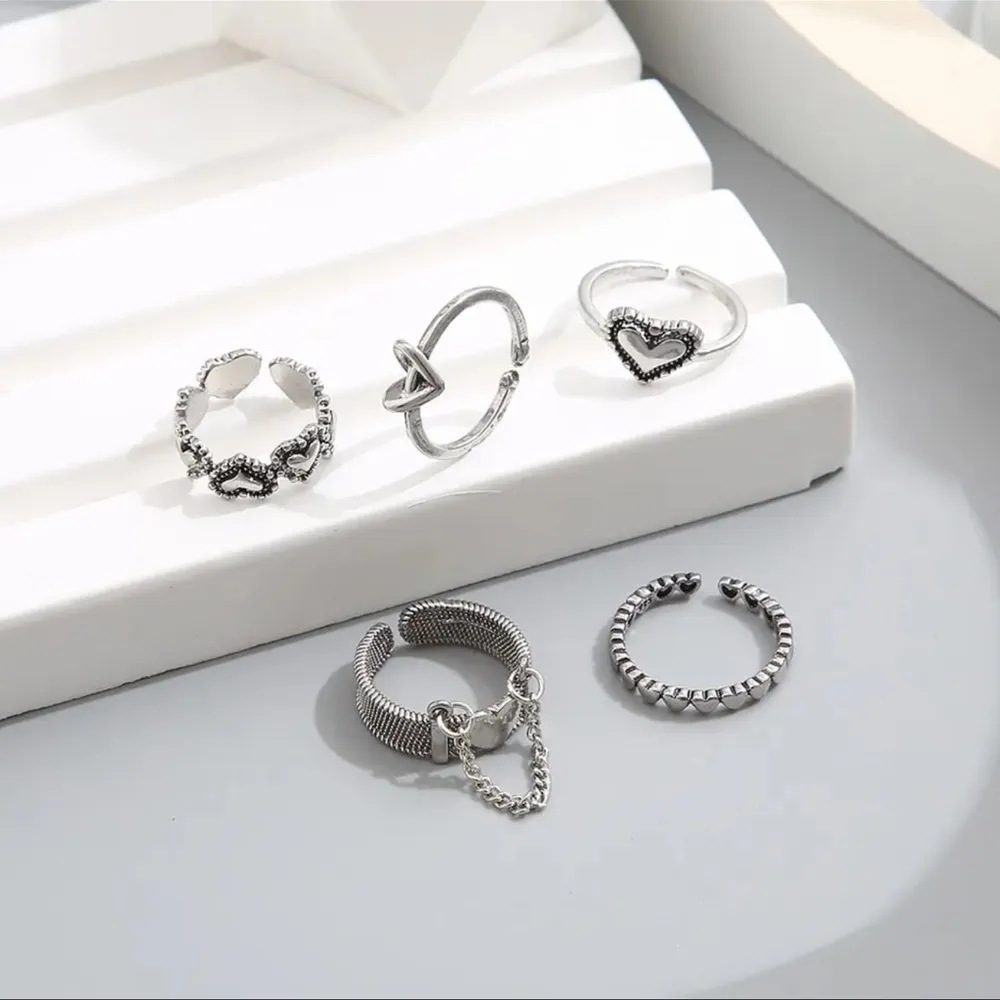 5 Piece Geometric Heart Ring Set - Image 3