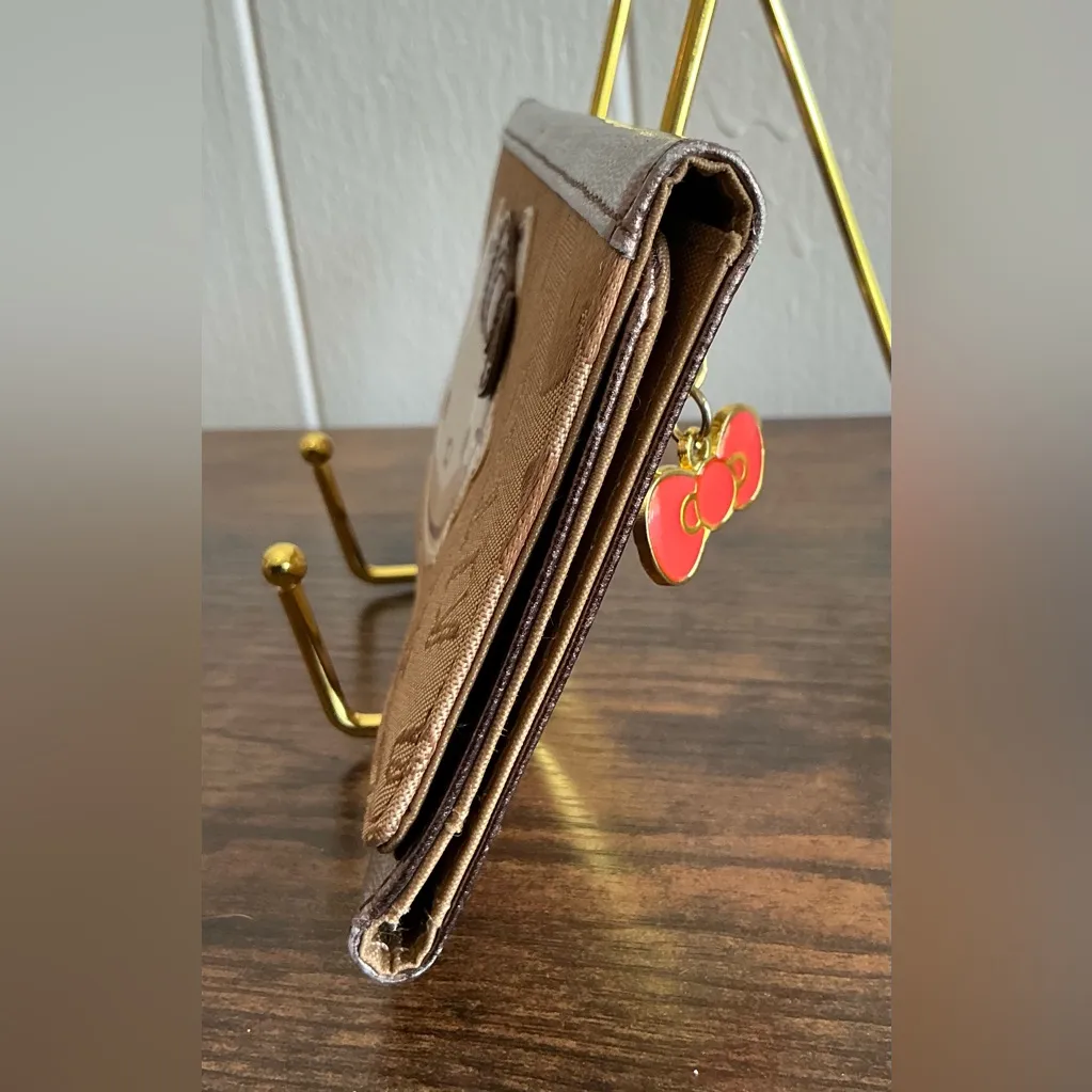 A Rare Sanrio 2011 Hello Kitty Vintage Long Snap Wallet - Image 2