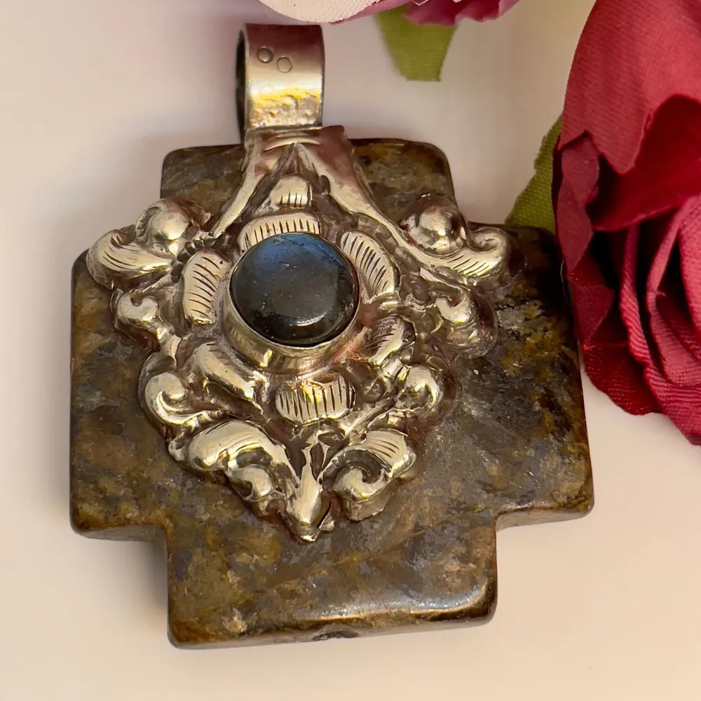 Agate with Laborite pendant from India. Slip on to your favorite necklace! - Image 7