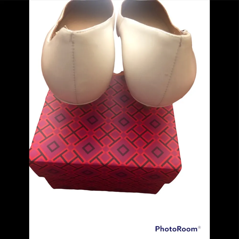 Elizabeth Pointed Toe Leather Pump - Image 10