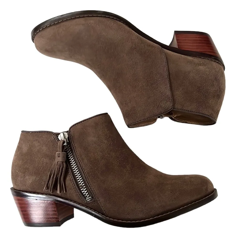 Like New Vionic Leather Serena Ankle Boots - Image 2