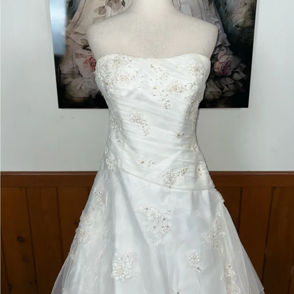 Stunning David’s Bridal 3D Floral Organza Wedding Gown! - Image 5