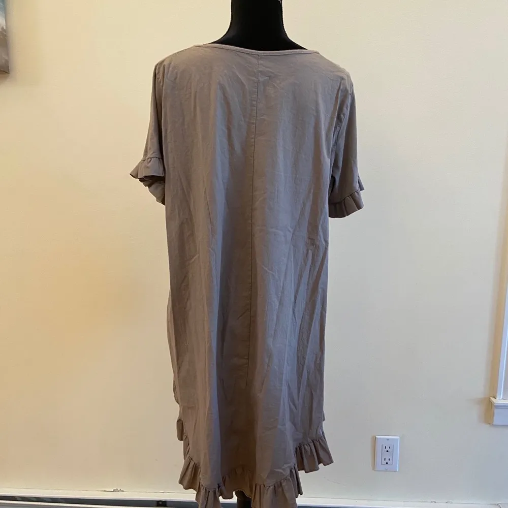 Short sleeve ruffled high to low shirt Tan - Image 5