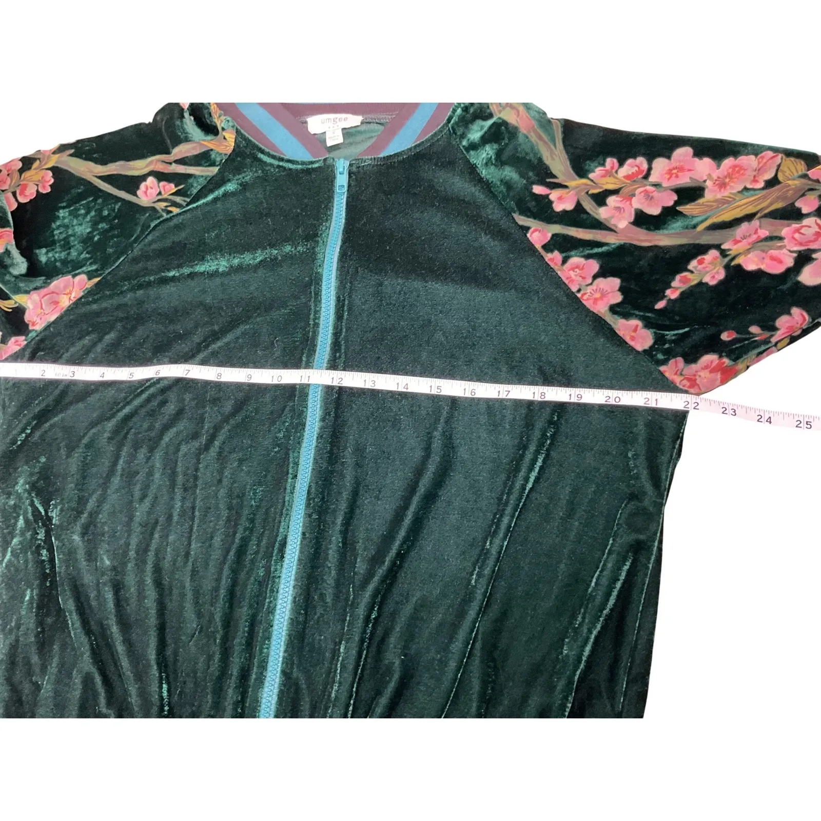 Umgee Green Velvet Bomber Jacket Embroidered Floral Sleeves Size Small - Image 7