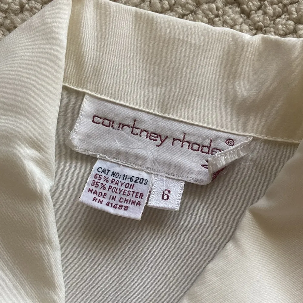 Courtney Rhodes Vintage Chef Style Assymetrical Blouse White Cream Size 6 VEUC - Image 3