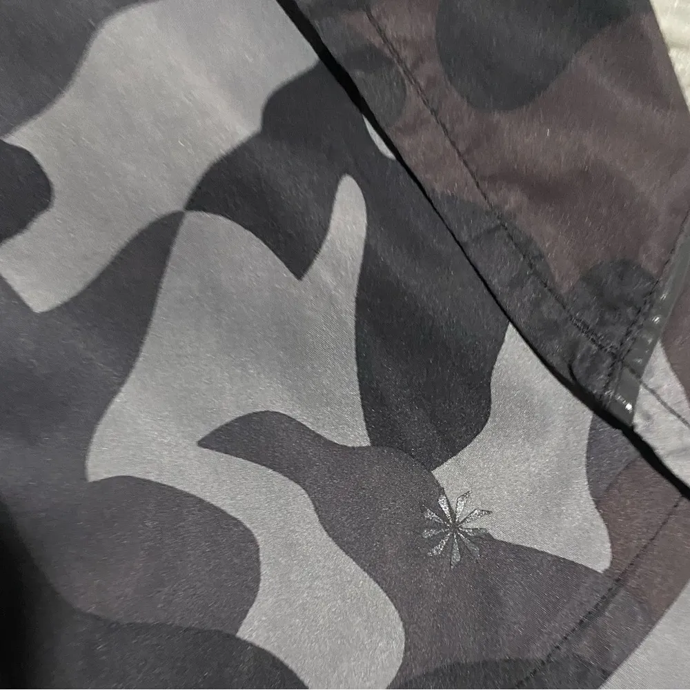 Athleta Camo Racer Run Shorts Running Shorts Workout Size Small - Image 5