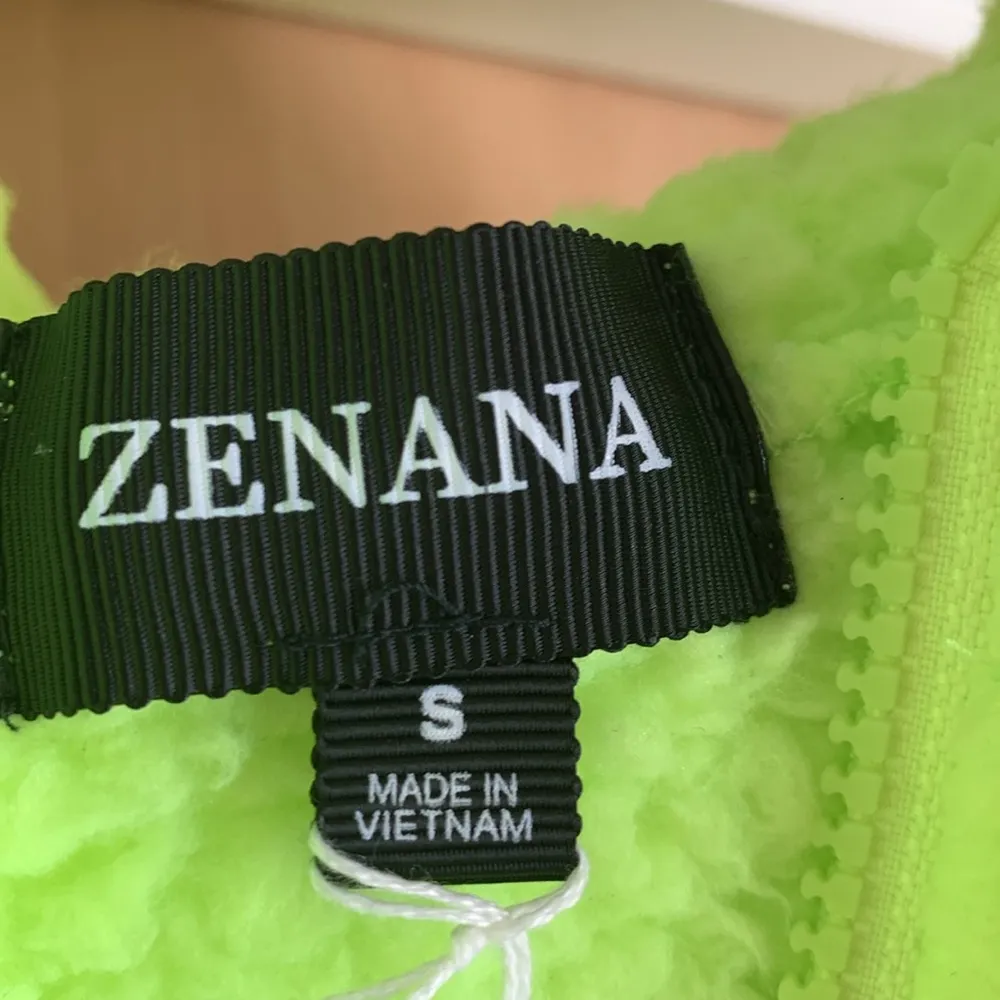 Zenana Women's Neon Green Sherpa Jacket. Size Small - Image 4