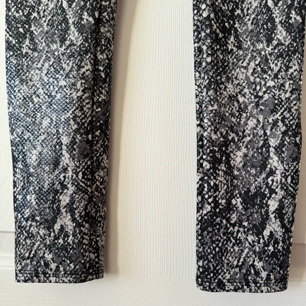 Spanx Faux Leather Snake Shine Leggings Size L Snakeskin Grey Snake 20324R - Image 5