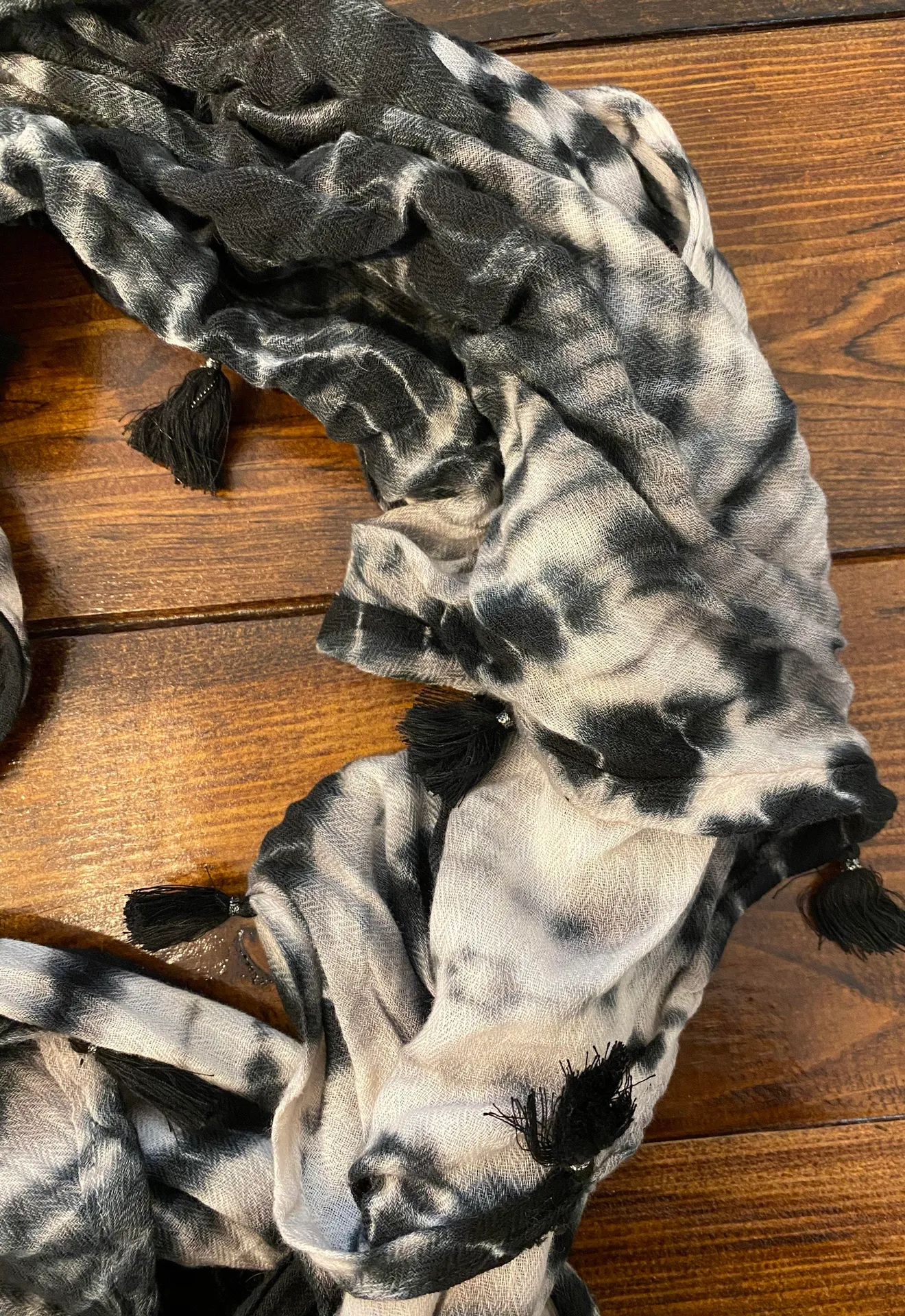 Black And White Tie Dye Scarf - Image 3