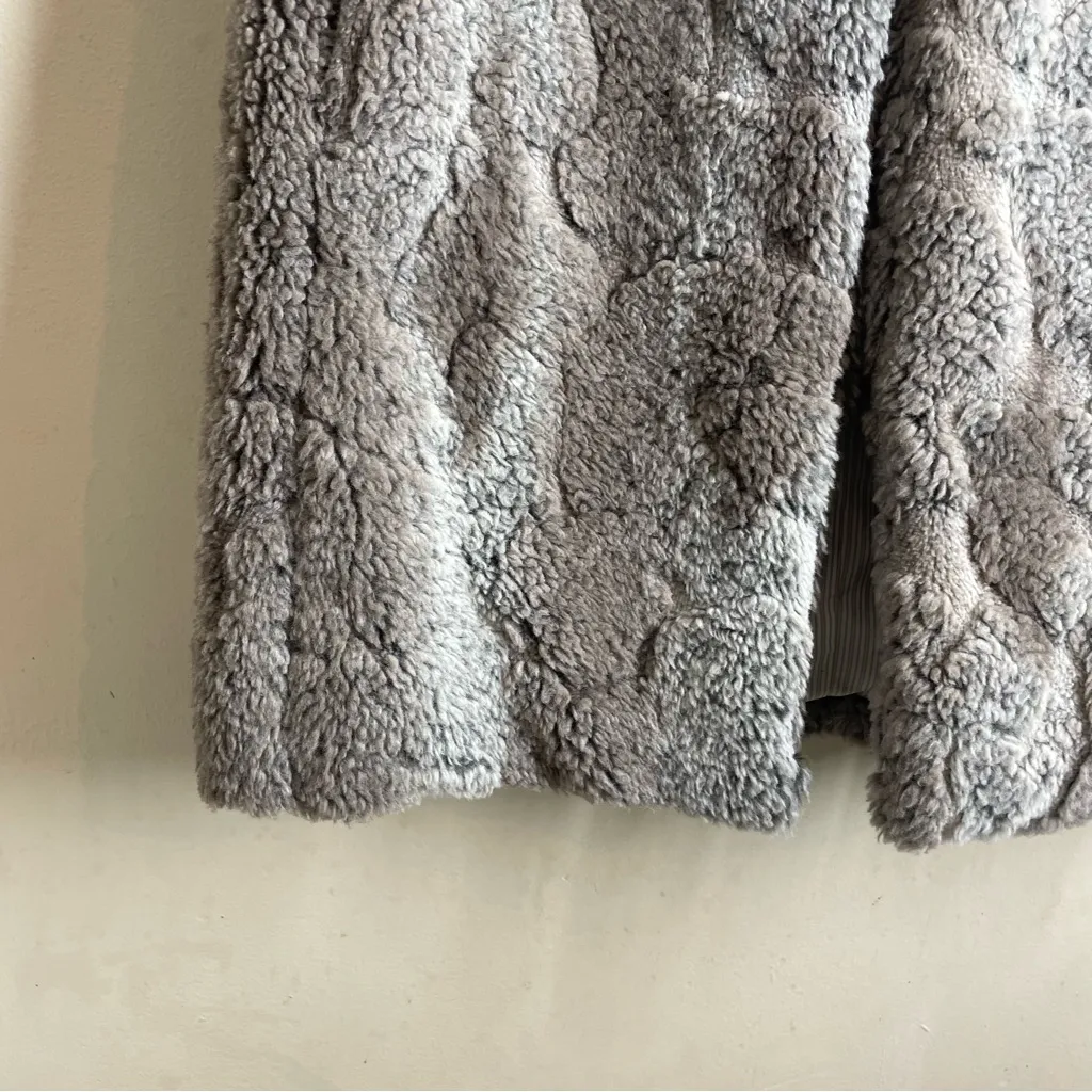 GEORGIE Faux Fur Vest Sz Small Grey Textured Longline Gray - Image 7