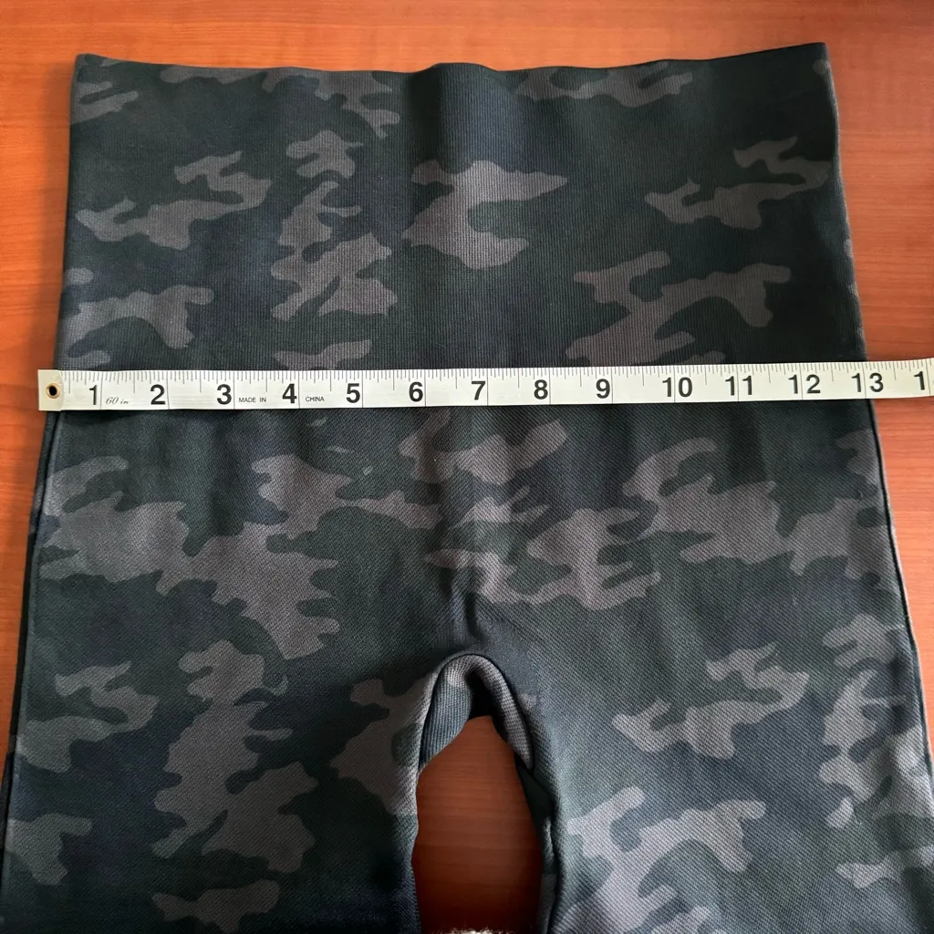 Spanx Look At Me Now High Waisted Seamless Leggings Black Camo Women Size Medium - Image 7