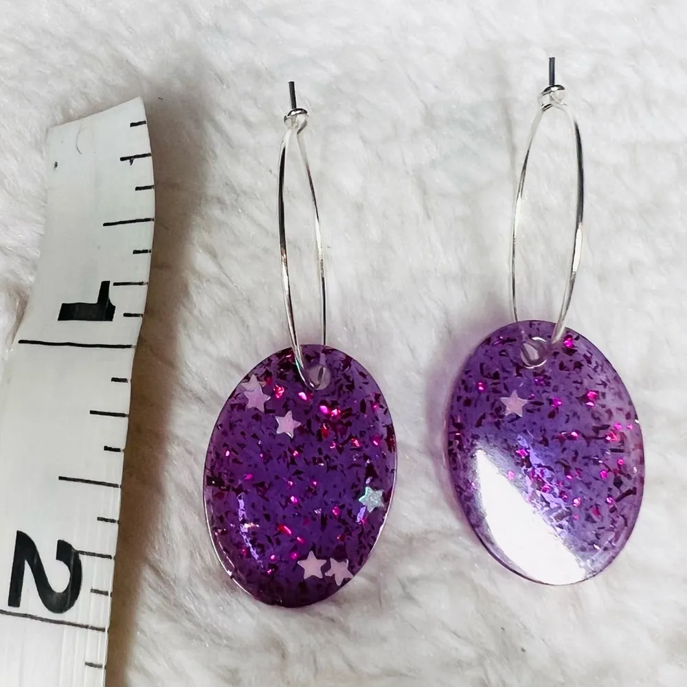 Purple Galaxy Glitter Resin Oval Pendant Hoop Earrings - Image 6