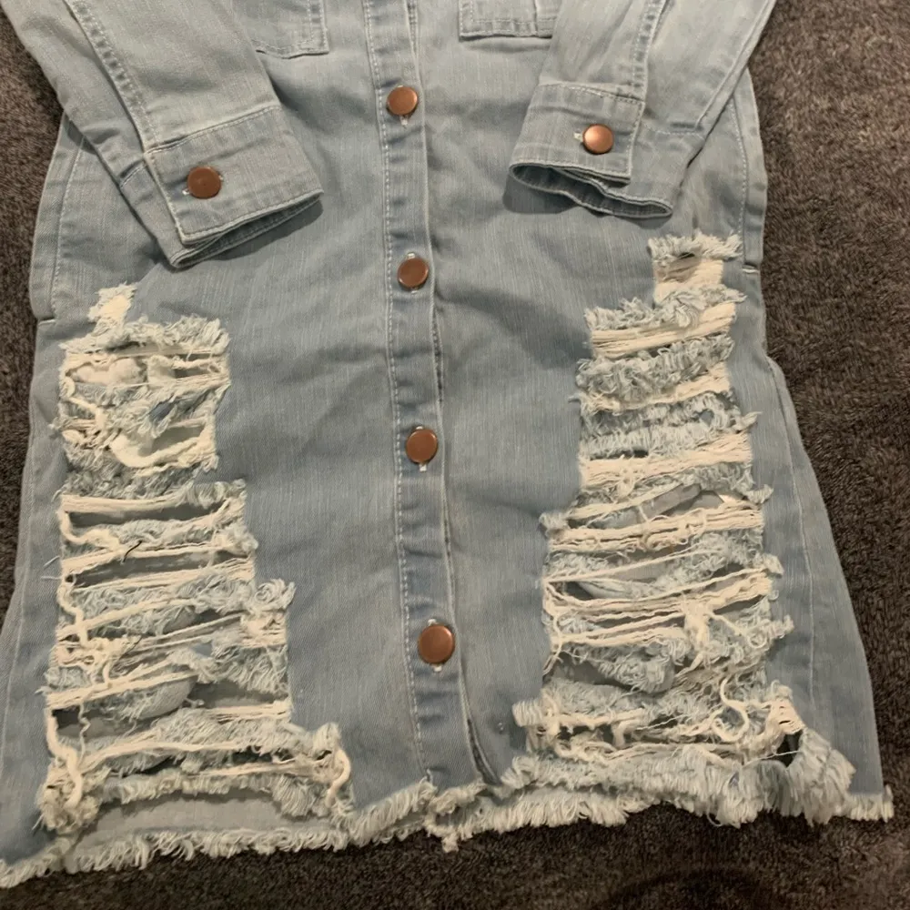 Pretty Little Thing Super Distressed Denim Shirtdress size 0 - Image 6