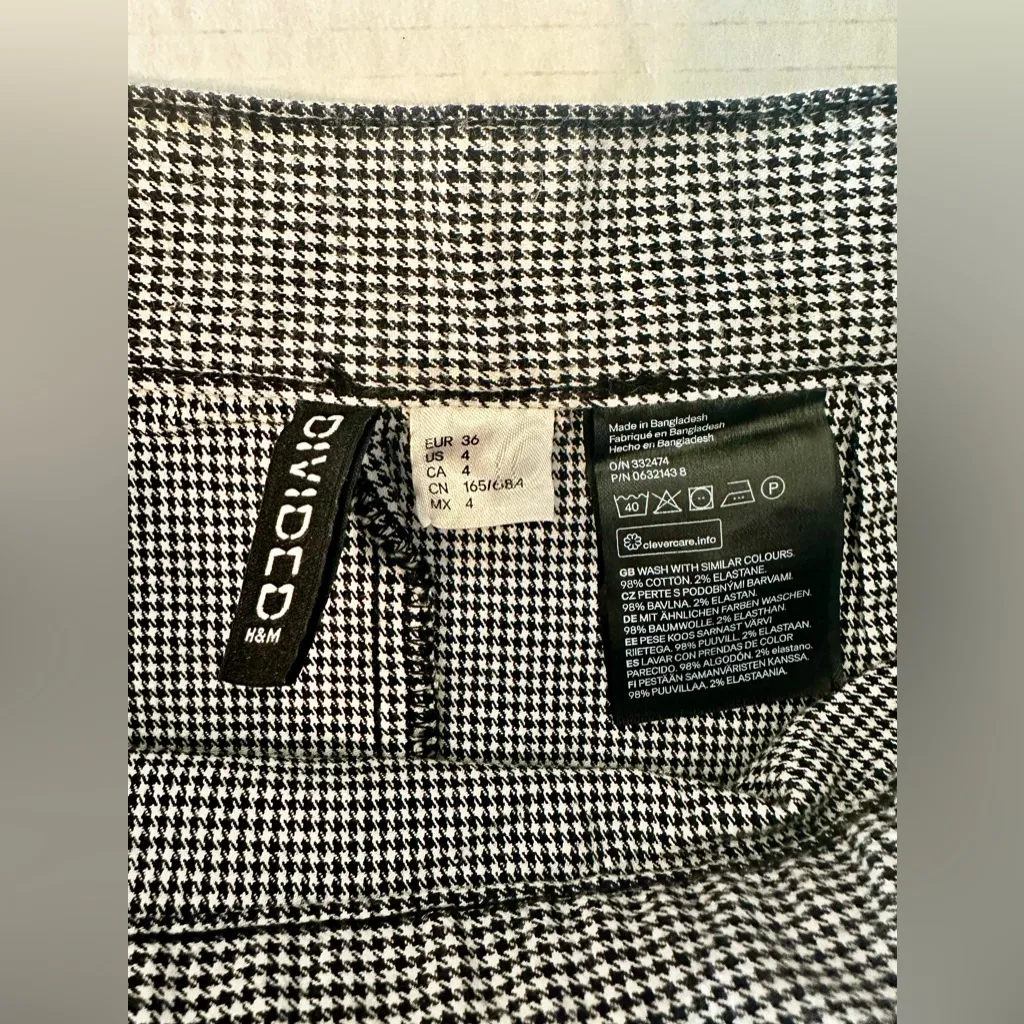 H&M Divided A- Line Mini Skirt Black White Checkered Used Size‎ 4 - Image 6