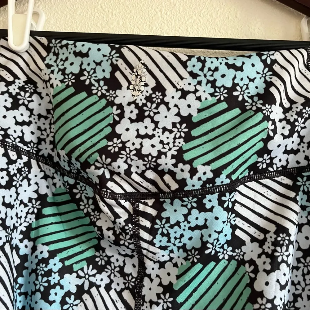 Free People Movement Your Corner Lose Control Printed Bra and Leggings Set Small - Image 10