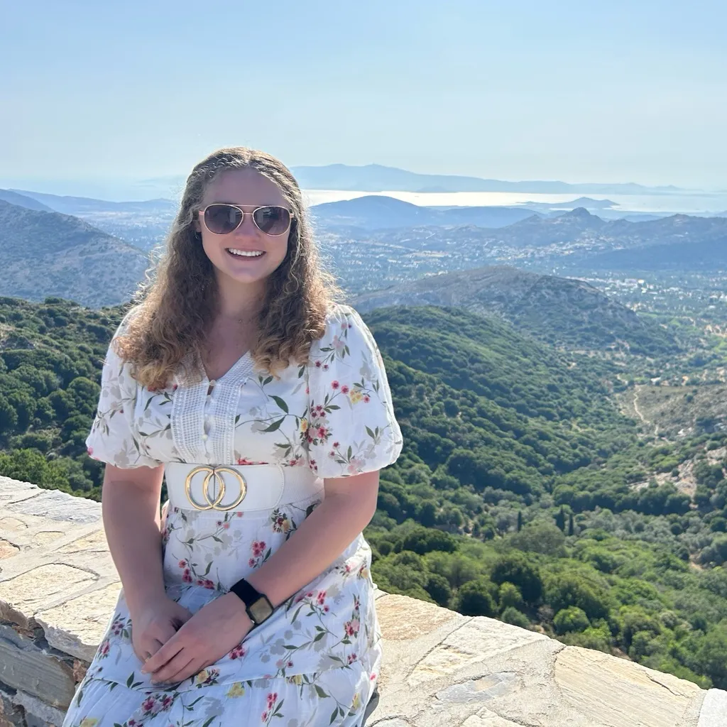 Floral white dress w/ puff sleeves & smocked waist Size M - Image 3