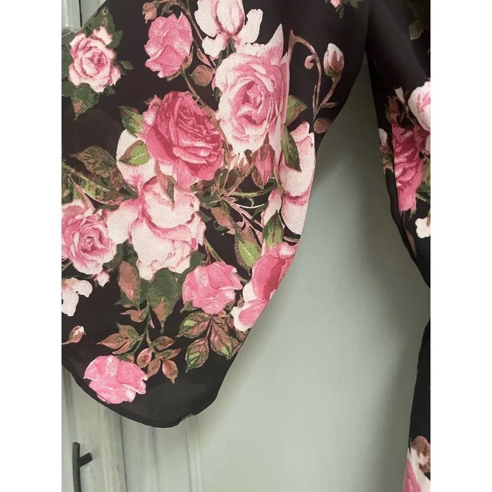 Everly floral romper shorts Small  summer dressy casual - Image 2