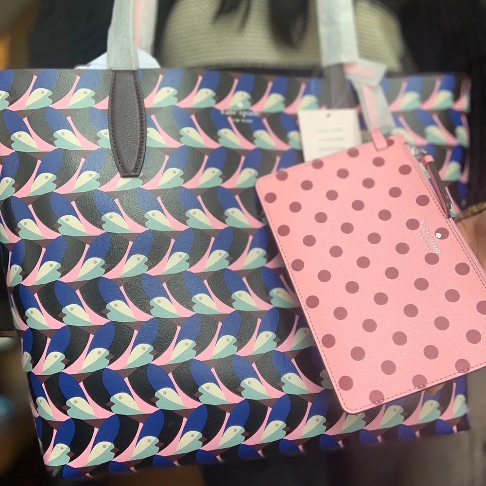 Limited edition 🔥Authentic Kate Spade Reversible leather tote/wristlet - Image 8