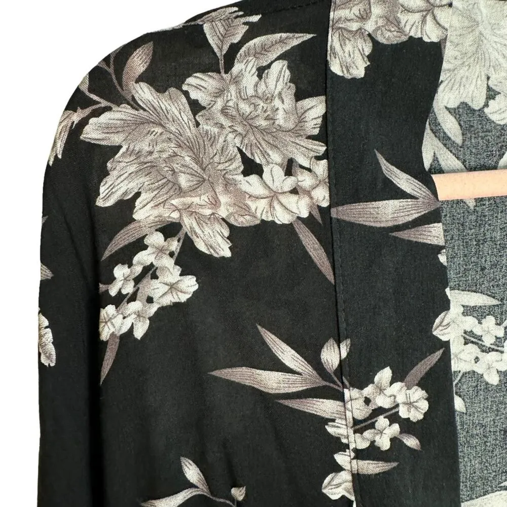 Spiritual Gangster Maya Black and White Floral One Size Kimono - Image 4