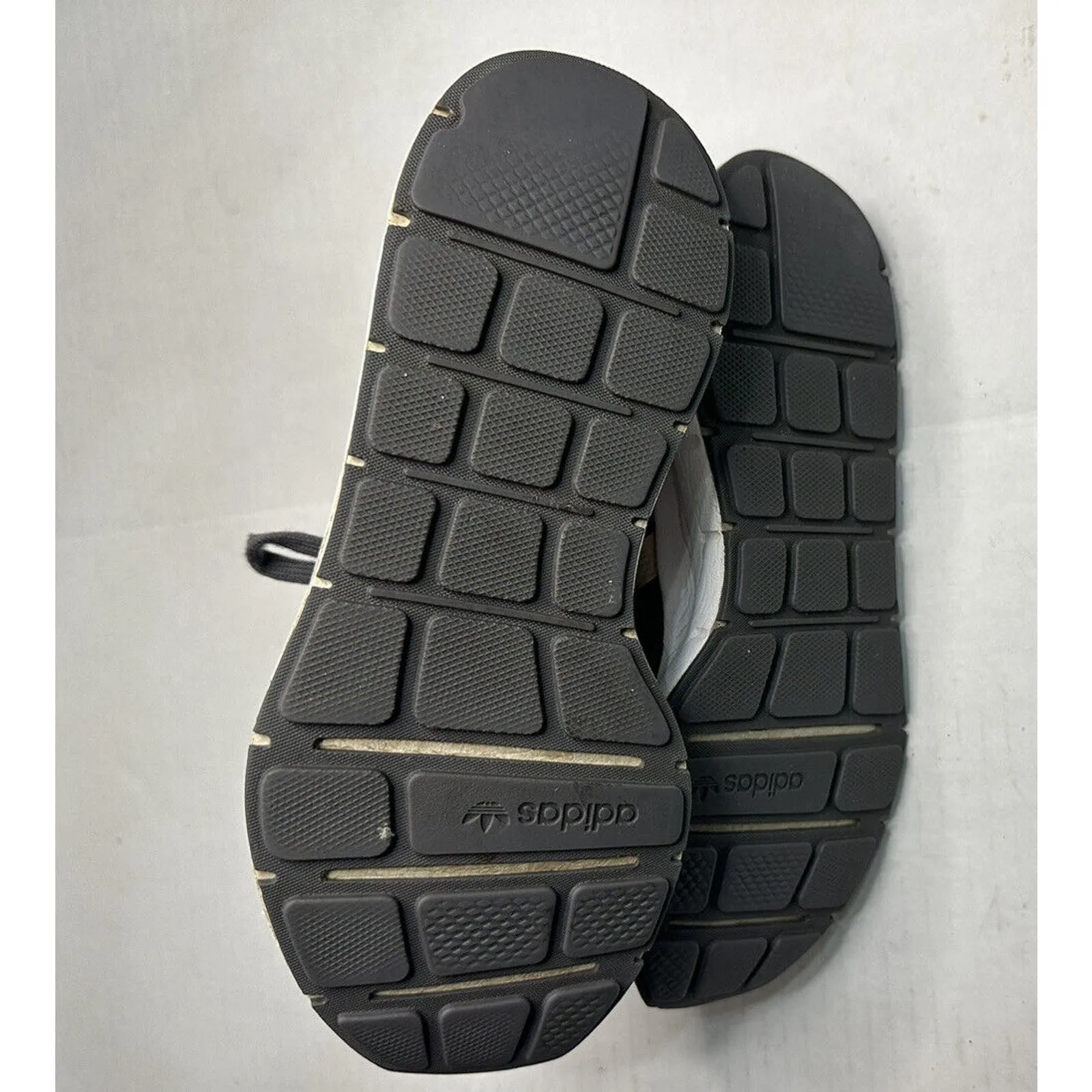 Adidas Swift PRB 698001‎ Women’s Running Shoes SZ 4.5 Grey Gold Metallic Lace Up - Image 4