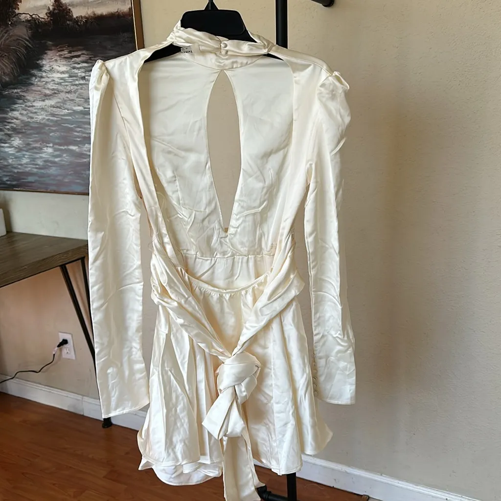 HOUSE OF CB Aryana Ivory Bow‎ Mini Dress NWOT size S Tall - Image 7