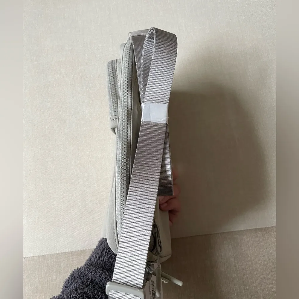 Multi-Pocket Crossbody Bag 2.5L - Raw Linen - Image 6