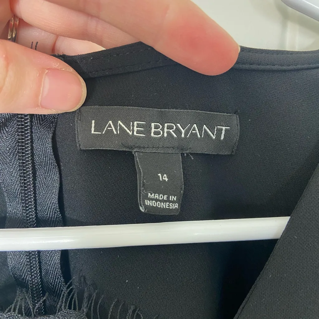 EUC Lane Bryant women's black nude lace design cap sleeve flare hem‎ blouse 14 - Image 3