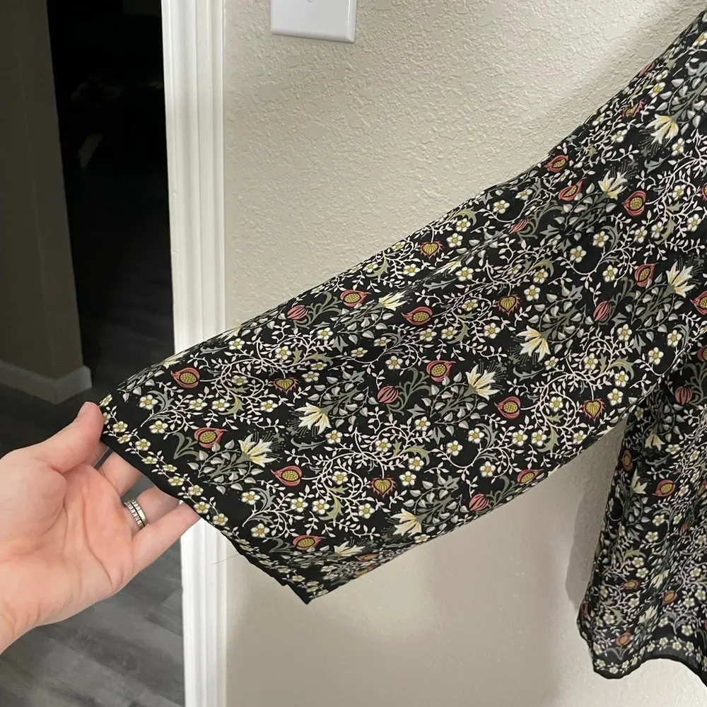 Max Studio Wildflower Floral Black Base Long Sleeve Blouse XS - Image 4